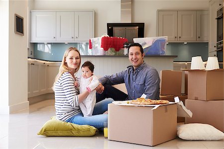 simsearch:400-08938320,k - Family Celebrating Moving Into New Home With Pizza Stock Photo - Budget Royalty-Free & Subscription, Code: 400-08938321