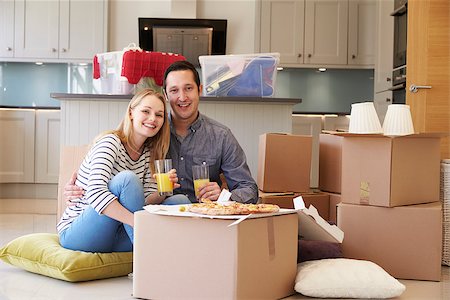 simsearch:400-08938320,k - Couple Celebrating Moving Into New Home With Pizza Stock Photo - Budget Royalty-Free & Subscription, Code: 400-08938322