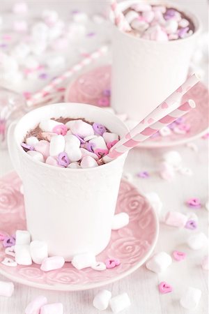 simsearch:400-08338397,k - Mug of hot chocolate with marshmallow and heart shaped candies. Photographie de stock - Aubaine LD & Abonnement, Code: 400-08955441