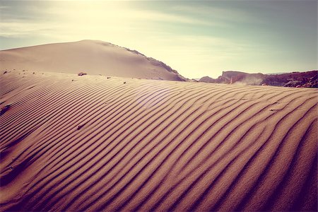 san pedro de atacama - Sand dunes landscape in Valle de la Luna, San Pedro de Atacama, Chile Foto de stock - Super Valor sin royalties y Suscripción, Código: 400-08956845