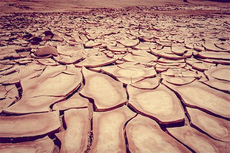 san pedro de atacama - Cracked ground detail in Valle de la muerte desert, San Pedro de Atacama, Chile Foto de stock - Super Valor sin royalties y Suscripción, Código: 400-08957316