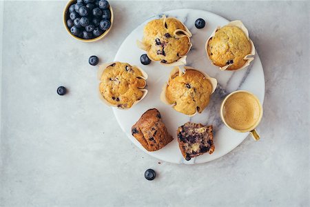 photos of blueberries for kitchen - Cup of coffee and Homemade muffins. Food background with copy space for your text. Foto de stock - Super Valor sin royalties y Suscripción, Código: 400-08964011