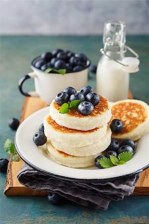 photos of blueberries for kitchen - Cottage cheese pancakes with fresh blueberries and milk, Delicious Breakfast Stock Photo - Budget Royalty-Free & Subscription, Code: 400-08964012