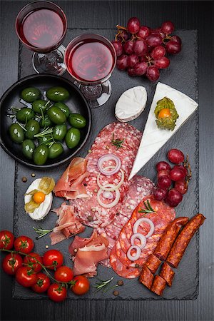 simsearch:400-06082979,k - Platter of antipasti and appetizers Photographie de stock - Aubaine LD & Abonnement, Code: 400-08964147