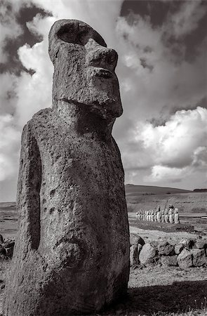 simsearch:400-09063548,k - Moai statue, ahu Tongariki, easter island, Chile. Black and white picture Stockbilder - Microstock & Abonnement, Bildnummer: 400-08964903