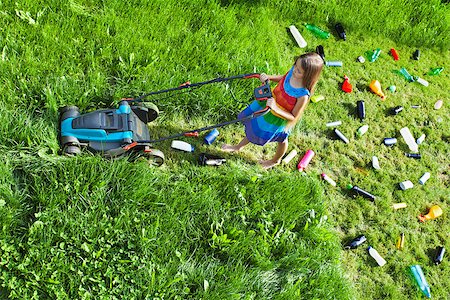 simsearch:400-04491217,k - Young girl pushing a lawnmower cutting grass and leaving plastic litter behind - top view Photographie de stock - Aubaine LD & Abonnement, Code: 400-08964971