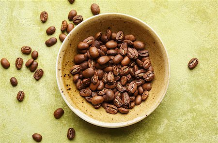 simsearch:400-04411618,k - Fresh coffee beans in a bowl, top view. Selective focus Stock Photo - Budget Royalty-Free & Subscription, Code: 400-08962035