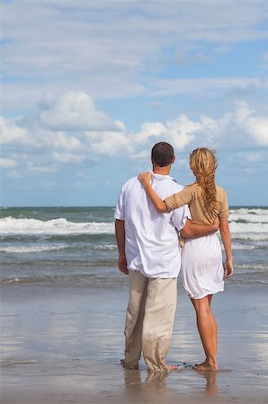 simsearch:400-06751687,k - Rear view of romantic young man and woman couple embracing on a beach Stock Photo - Budget Royalty-Free & Subscription, Code: 400-08962278