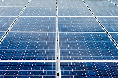 simsearch:400-07115437,k - Closeup of solar panels Photographie de stock - Aubaine LD & Abonnement, Code: 400-08962289