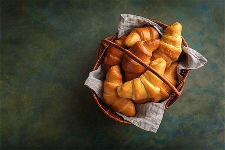 simsearch:400-05704821,k - Freshly baked croissants on the dark green background with place for text. Selective focus, rustic style. Foto de stock - Super Valor sin royalties y Suscripción, Código: 400-08962691