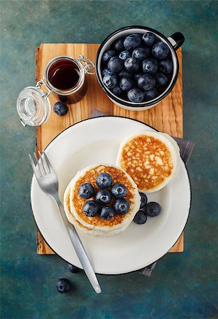 photos of blueberries for kitchen - Cottage cheese pancakes with blueberries and jam, homemade traditional Ukrainian and Russian cuisine on a blue background. Healthy Breakfast. Top view. Stock Photo - Budget Royalty-Free & Subscription, Code: 400-08962996