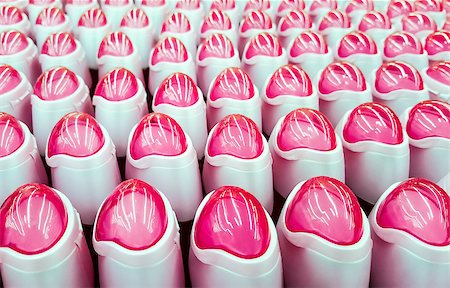 simsearch:6113-06626648,k - Deodorant, bottles with pink lids in a row. Background Stockbilder - Microstock & Abonnement, Bildnummer: 400-08963855