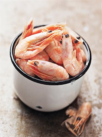 simsearch:400-08997094,k - close up of rustic english pub grub pint of prawns Foto de stock - Super Valor sin royalties y Suscripción, Código: 400-08997095