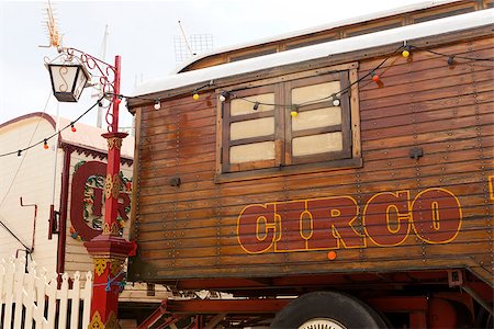 photojope (artist) - Circus wooden vintage caravan with painted spanish circo lettering Fotografie stock - Microstock e Abbonamento, Codice: 400-08997595