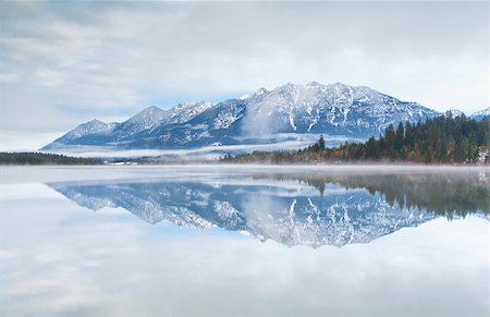 simsearch:6129-09044008,k - mountain range reflected in Barmsee lake, Germany Foto de stock - Super Valor sin royalties y Suscripción, Código: 400-09008605