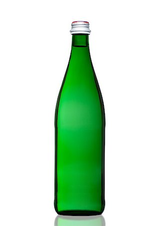 simsearch:400-06796544,k - Green bottle of sparkling mineral water on white background Stock Photo - Budget Royalty-Free & Subscription, Code: 400-09019117