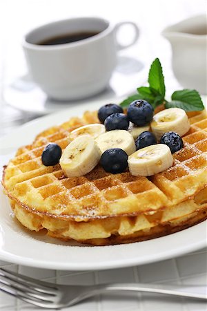 simsearch:400-09019412,k - homemade american round waffles with blueberry and banana Foto de stock - Super Valor sin royalties y Suscripción, Código: 400-09019412