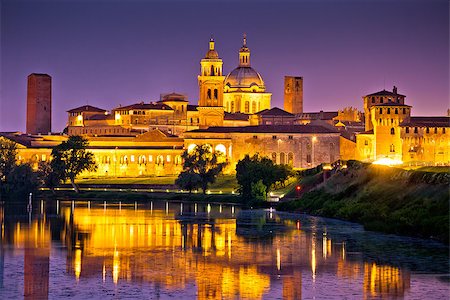 City of Mantova skyline evening view, European capital of culture and UNESCO world heritage site, Lombardy region of Italy Photographie de stock - Aubaine LD & Abonnement, Code: 400-09019534