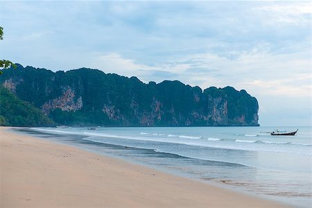 simsearch:400-09010275,k - Beach krabi Thailand on a cloudy day and a view of the mountains Photographie de stock - Aubaine LD & Abonnement, Code: 400-09010267