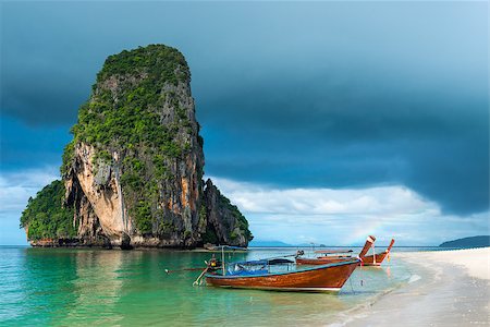 simsearch:400-07245917,k - Small traditional Thai boats off the coast of Phra Nang, Thailand Fotografie stock - Microstock e Abbonamento, Codice: 400-09010729