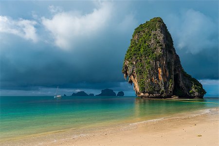 simsearch:400-07245917,k - Clouds dark and gloomy over the resort of Thailand, marine beautiful landscape Fotografie stock - Microstock e Abbonamento, Codice: 400-09010722