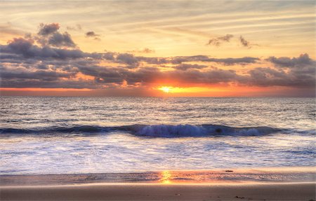 simsearch:400-08709392,k - Sunset over the ocean at One Thousand Steps Beach in Laguna Beach, California, USA Photographie de stock - Aubaine LD & Abonnement, Code: 400-09010763