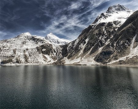 simsearch:400-09238153,k - Alpine lake in the Formazza valley with blue sky and clouds in a spring sunny day, Piedmont - Italy Stockbilder - Microstock & Abonnement, Bildnummer: 400-09010771