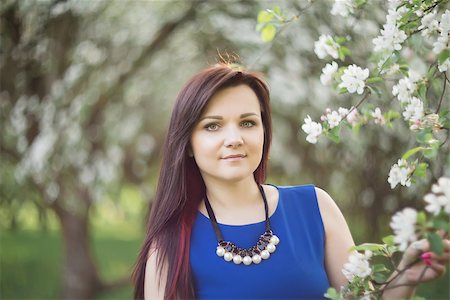 sashr (artist) - beautiful young brunette woman standing near the blossoming apple tree on a warm spring day. Foto de stock - Super Valor sin royalties y Suscripción, Código: 400-09028359