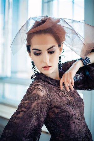 simsearch:400-05164576,k - Retro portrait of a beautiful woman. Vintage style. Professional make-up and hairstyle. Fashion photo Stock Photo - Budget Royalty-Free & Subscription, Code: 400-09028828