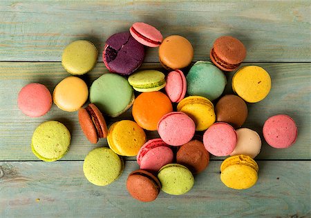 simsearch:400-09131918,k - Assortment of sweet macarons on a wooden table Photographie de stock - Aubaine LD & Abonnement, Code: 400-09028918