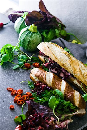 sous-marin (vaisseau) - Sandwich. Fast food. Deli sandwich with vegetables Photographie de stock - Aubaine LD & Abonnement, Code: 400-09028965