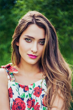 simsearch:400-08890472,k - Portrait of young beautiful woman wearing trendy summer outfit posing in park. Professional make-up and hairstyle. Perfect skin. Fashion photo. Natural beauty. Stockbilder - Microstock & Abonnement, Bildnummer: 400-09030324