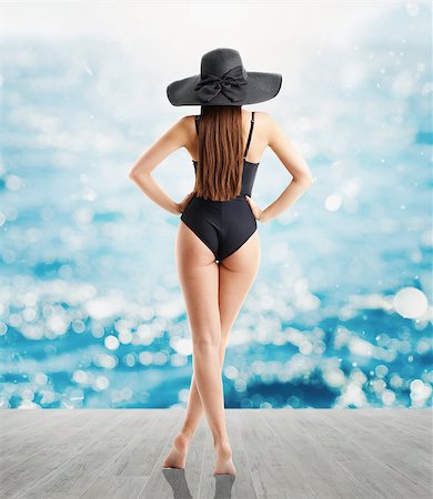 simsearch:400-08131957,k - Woman in elegant black straw hat and swimsuit looks at sea Stockbilder - Microstock & Abonnement, Bildnummer: 400-09030369