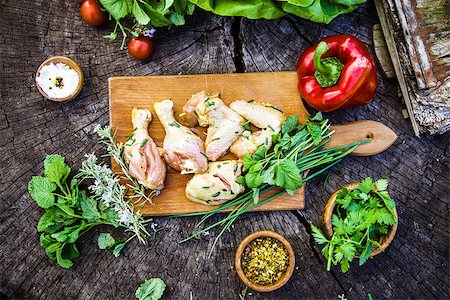 simsearch:400-08250243,k - BBQ barbecue ingredients. Marinated BBQ meat. Marinated grill chicken and kebab. Vegetables and meat for barbecue Fotografie stock - Microstock e Abbonamento, Codice: 400-09030862