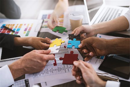 simsearch:400-08669915,k - Businessmen working together to build a colored puzzle. Concept of teamwork, partnership, integration and startup. Stock Photo - Budget Royalty-Free & Subscription, Code: 400-09030951