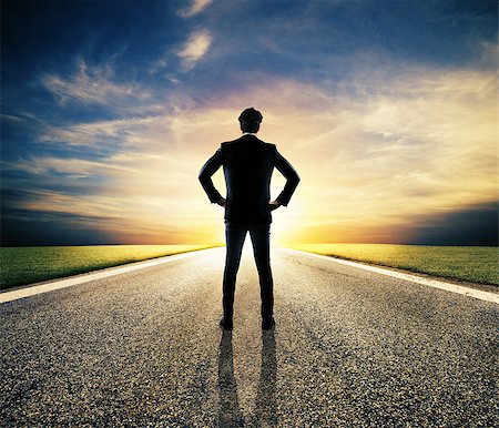 simsearch:400-08750109,k - Businessman walks on an unknown road for a new adventure at sunset. Concept of new opportunities and determination Foto de stock - Super Valor sin royalties y Suscripción, Código: 400-09032095