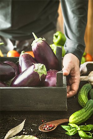 simsearch:400-08552542,k - Organic vegetables. Farmers hands with freshly harvested vegetables. Fresh organic eggplant. Stock Photo - Budget Royalty-Free & Subscription, Code: 400-09032419