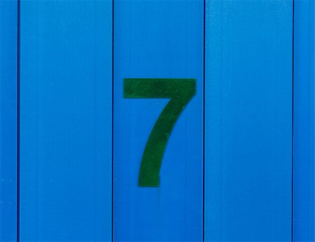 the number seven green, set against bright blue wood Photographie de stock - Aubaine LD & Abonnement, Code: 400-09045624