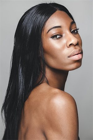 simsearch:400-07292674,k - Young black beautiful woman with perfect skin Photographie de stock - Aubaine LD & Abonnement, Code: 400-09045749