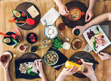 simsearch:400-09011310,k - Top view, Group of people sitting at the wooden table having meal Fotografie stock - Microstock e Abbonamento, Codice: 400-09045755