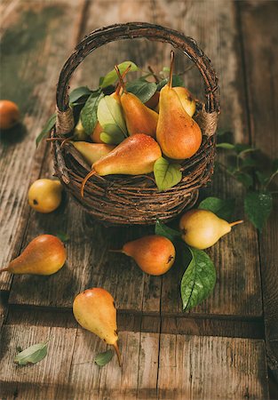 Healthy organic pears in the basket. Toned image. Fotografie stock - Microstock e Abbonamento, Codice: 400-09064253