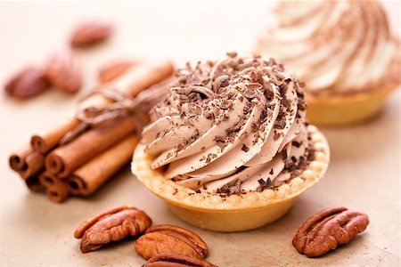 simsearch:400-08432236,k - Delicious tartlets with chocolate cream, selective focus. Fotografie stock - Microstock e Abbonamento, Codice: 400-09064353