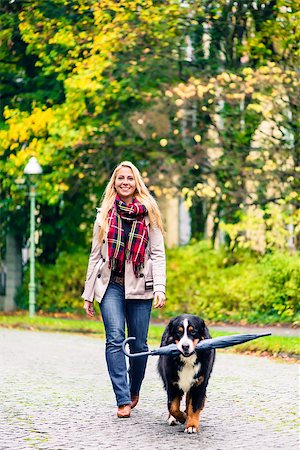 simsearch:400-09136205,k - Dog carrying umbrella of his mom in autumn walk outdoors Stockbilder - Microstock & Abonnement, Bildnummer: 400-09065272