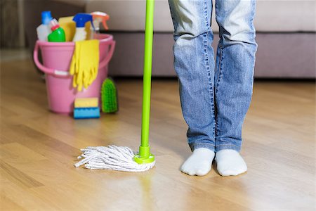 simsearch:400-08257628,k - woman holding mop in the home. concept cleaning Fotografie stock - Microstock e Abbonamento, Codice: 400-09065707