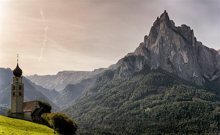 simsearch:400-09237738,k - Church of St.Valentine in the morning with mountains in the background, Sudtirol - Italy Foto de stock - Royalty-Free Super Valor e Assinatura, Número: 400-09066350