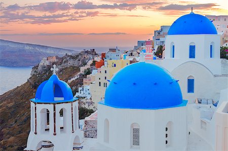 simsearch:400-07036808,k - townscape of Oia, traditional greek village of Santorini, with blue domes of churches close up at sunset, Greece Foto de stock - Royalty-Free Super Valor e Assinatura, Número: 400-09066440