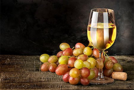 simsearch:400-08791429,k - Glass of white wine with grapes on vintage wooden table Stockbilder - Microstock & Abonnement, Bildnummer: 400-09066975