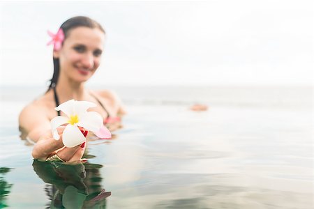 Woman in summer vacation relaxing swimming in pool with the ocean in the background Foto de stock - Royalty-Free Super Valor e Assinatura, Número: 400-09067150