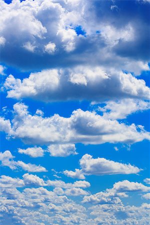 simsearch:400-05663982,k - Blue sky on sunny day. Photographie de stock - Aubaine LD & Abonnement, Code: 400-09068309