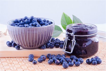 photos of blueberries for kitchen - Blueberry fruits jam in the kitchen on the table Foto de stock - Super Valor sin royalties y Suscripción, Código: 400-09068740